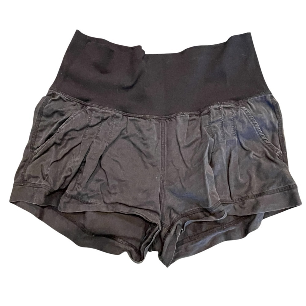 🖤🔥Lululemon Black Women's Shorts size 6. Cute & Comfy Tencel style!